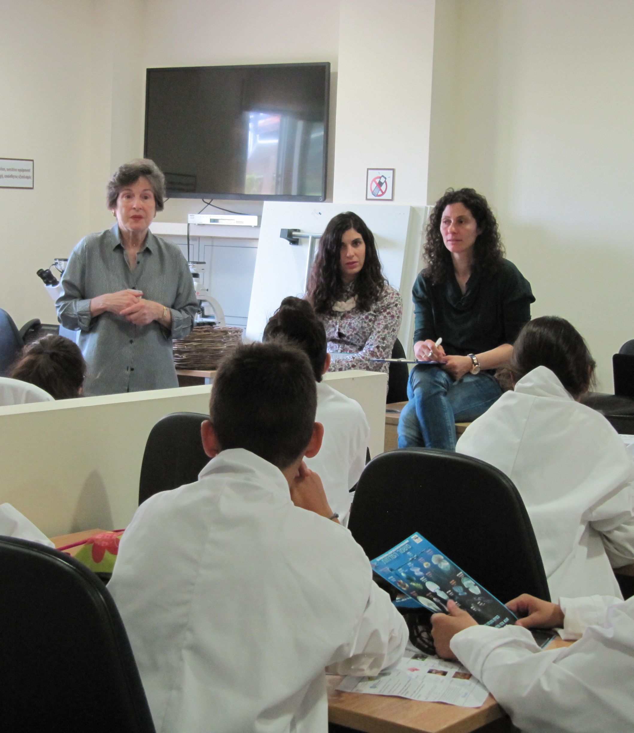 Dr Bella Galil presenting on marine life to the students